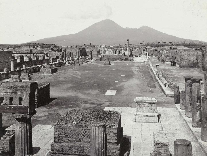 Pompeii foro civile Explore the Archaeological Park of Pompeii accompanied by an expert, professional and authorized tour guide.