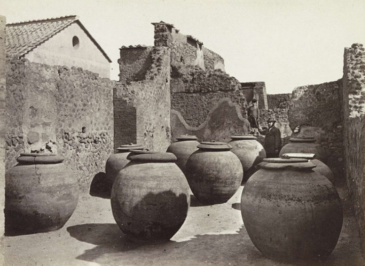 Pompeii_ Anfore - Pompeii Guided tours 